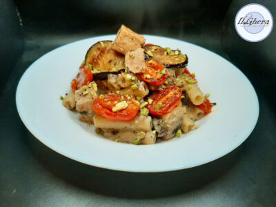 Pasta Tonno, Pomodorini Confit, Melanzane e Pistacchi