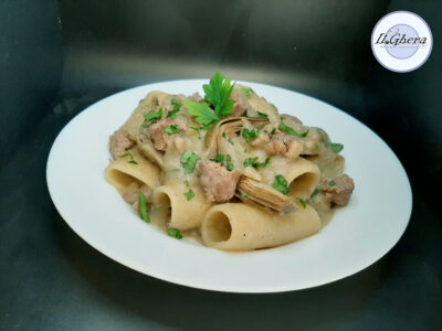 Pasta carciofi e salsiccia