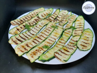 Contorno semplice e leggero, zucchine grigliate alla menta