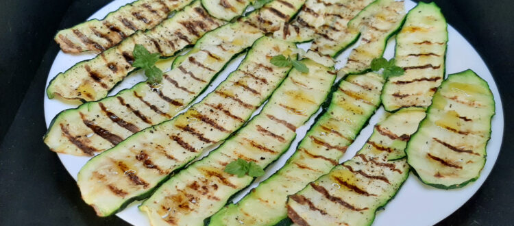 Contorno semplice e leggero, zucchine grigliate alla menta