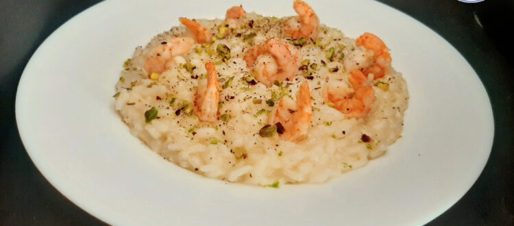Mazzancolle, lime e pistacchio: un risotto che da nell'occhio