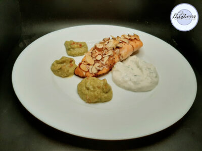 Salmone sfizioso in crosta di mandorle