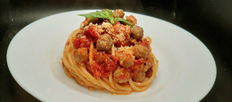 Spaghetti alla teramana, chitarra con polpettine