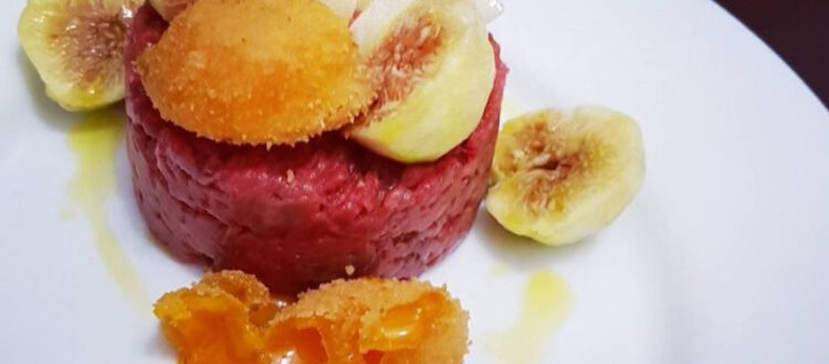 Tartare di fassona con tuorlo croccante
