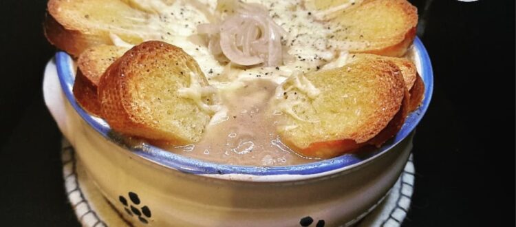 Soupe à l'oignon, zuppa di cipolle alla francese