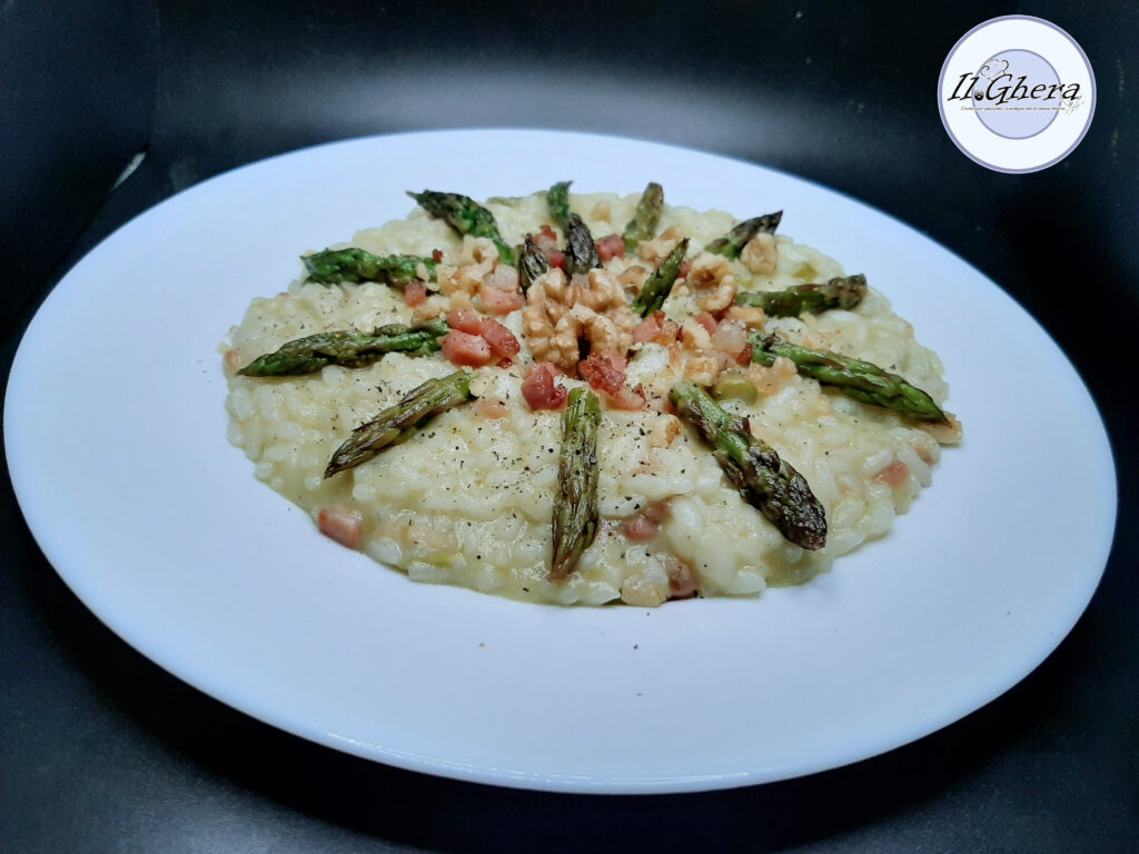 Risotto asparagi, speck e noci